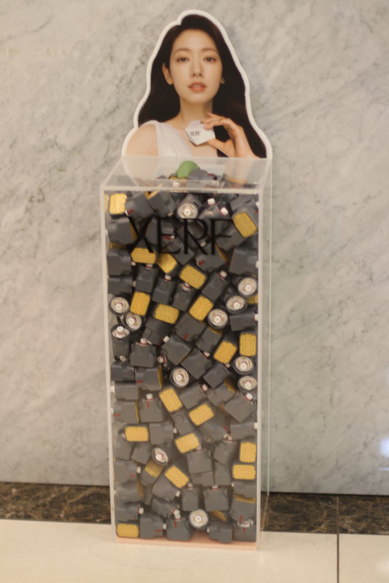 XERF official certified clinic display — brand model Park Shin-hye
